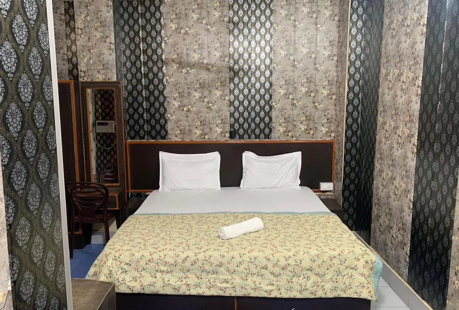***  Hotel Regard Varanasi India